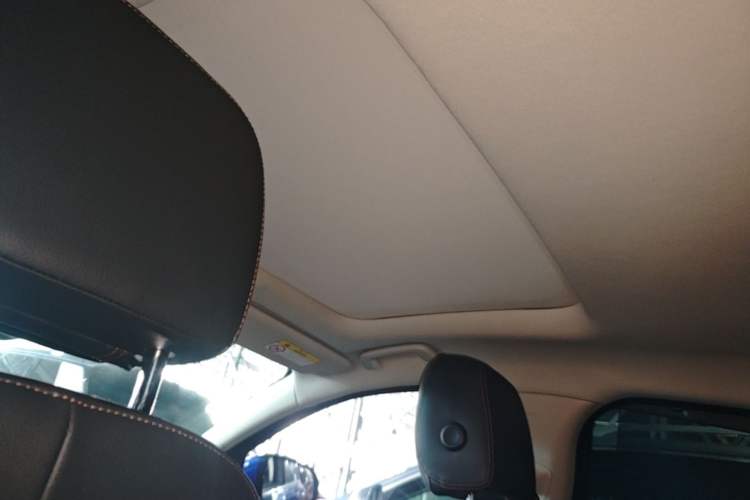 Used Jaguar XEL 2019 2.0T 200 PS Deluxe Edition Headliner