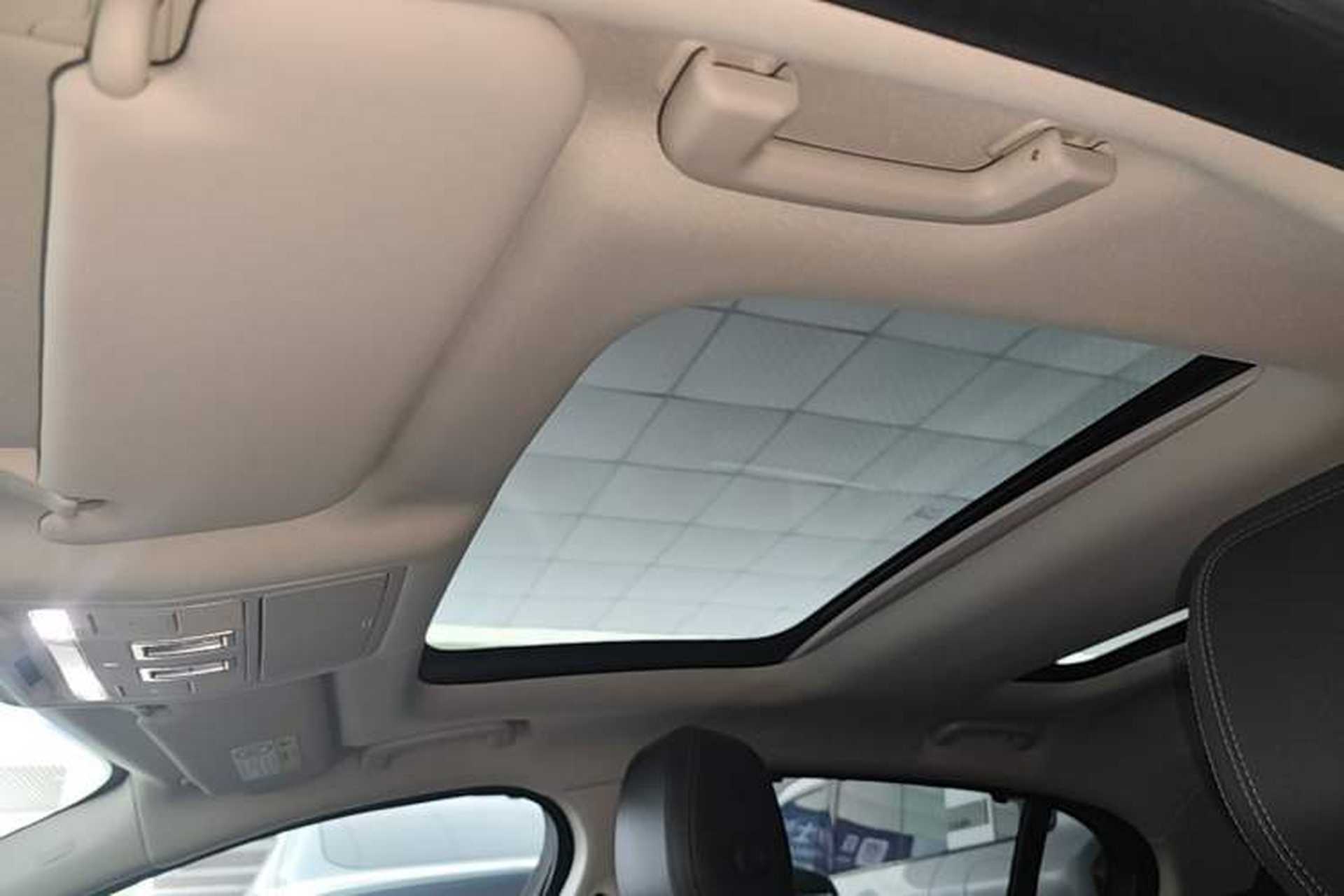 Used Jaguar XEL 2019 2.0T 200 PS Deluxe Edition Headliner