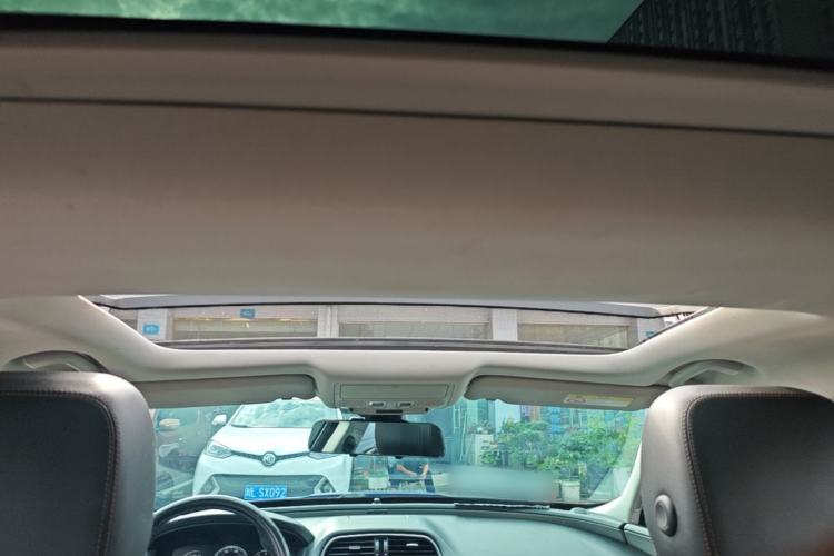 Used Jaguar XEL 2019 2.0T 200 PS Deluxe Edition Headliner