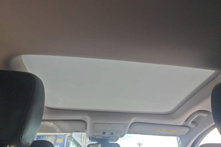 Used Jaguar XEL 2019 2.0T 200 PS Deluxe Edition Headliner