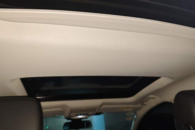 Used Jaguar XEL 2019 2.0T 200 PS Elite Edition Headliner