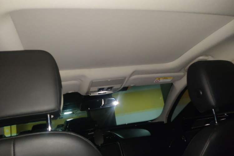 Used Jaguar XEL 2019 2.0T 200 PS Elite Edition Headliner