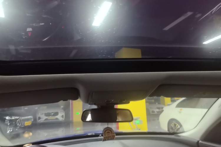 Used Jaguar XEL 2019 2.0T 200 PS Deluxe Edition Headliner