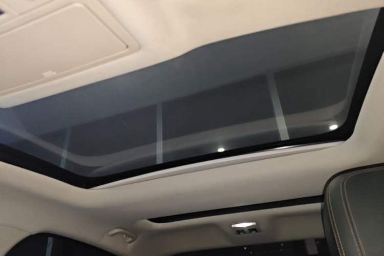 Used Jaguar XEL 2019 2.0T 200 PS Deluxe Edition Headliner