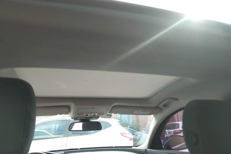 Used Jaguar XEL 2019 2.0T 200 PS Deluxe Edition Headliner