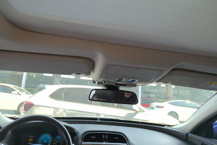 Used Jaguar XEL 2019 2.0T 200 PS Deluxe Edition Headliner