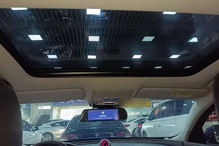 Used Jaguar XEL 2019 2.0T 200 PS Deluxe Edition Headliner