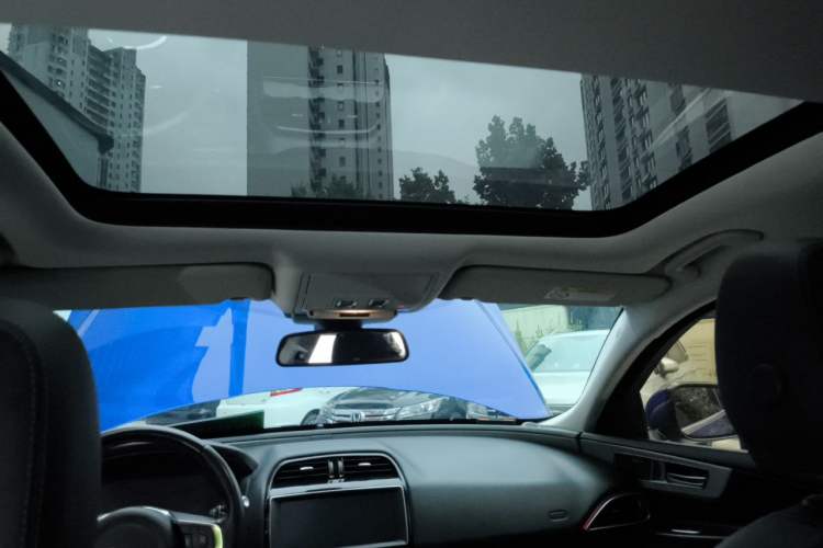 Used Jaguar XEL 2019 2.0T 200 PS Deluxe Edition Headliner