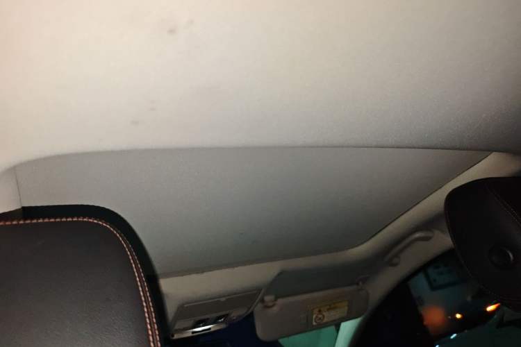 Used Jaguar XEL 2019 2.0T 200 PS Deluxe Edition Headliner