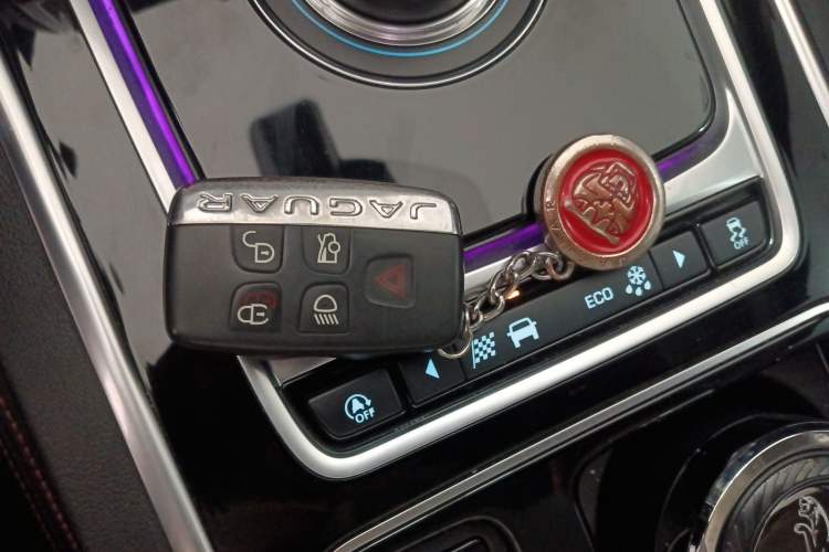 Used Jaguar XEL 2019 2.0T 200 PS Luxury Edition Interior 1