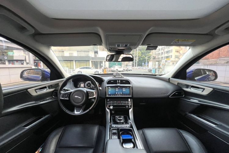 Used Jaguar XEL 2019 2.0T 250 PS Luxury Edition Interior 1