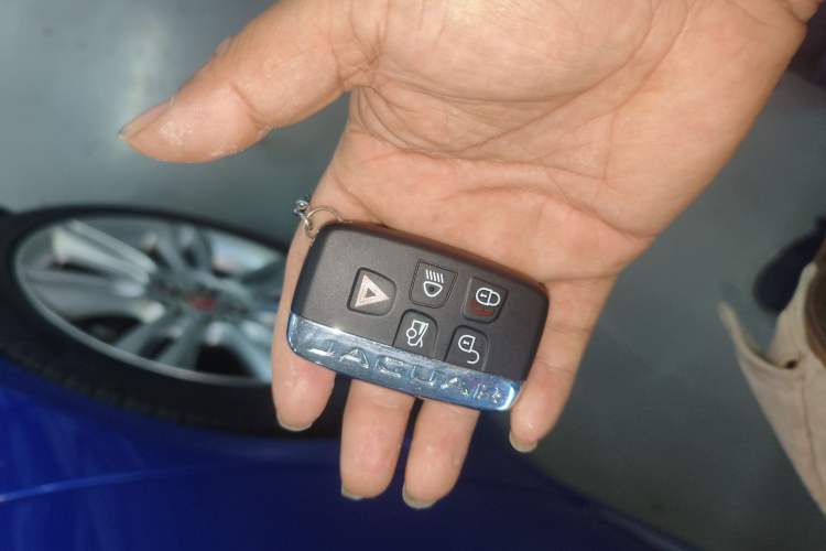 Used Jaguar XEL 2019 2.0T 200 PS Deluxe Edition Interior 1