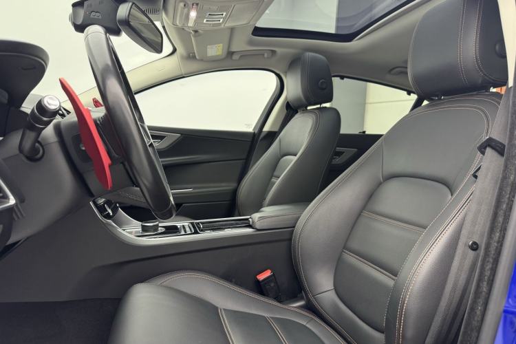 Used Jaguar XEL 2019 2.0T 200 PS Deluxe Edition Interior 1
