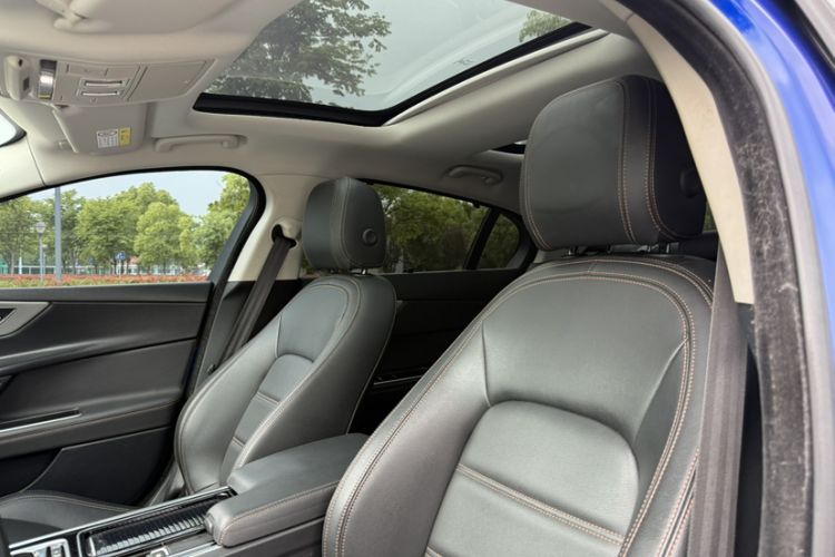 Used Jaguar XEL 2019 2.0T 200 PS Luxury Edition Interior 10