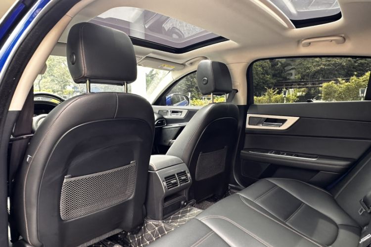 Used Jaguar XEL 2019 2.0T 200 PS Deluxe Edition Interior 2