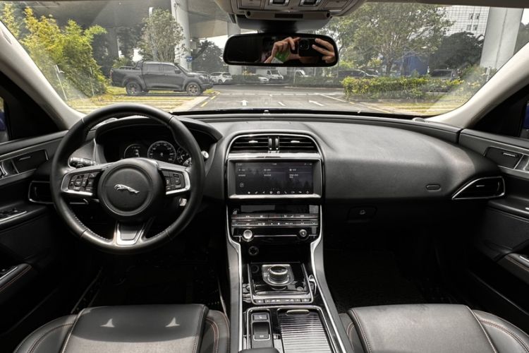 Used Jaguar XEL 2019 2.0T 200 PS Deluxe Edition Interior 3