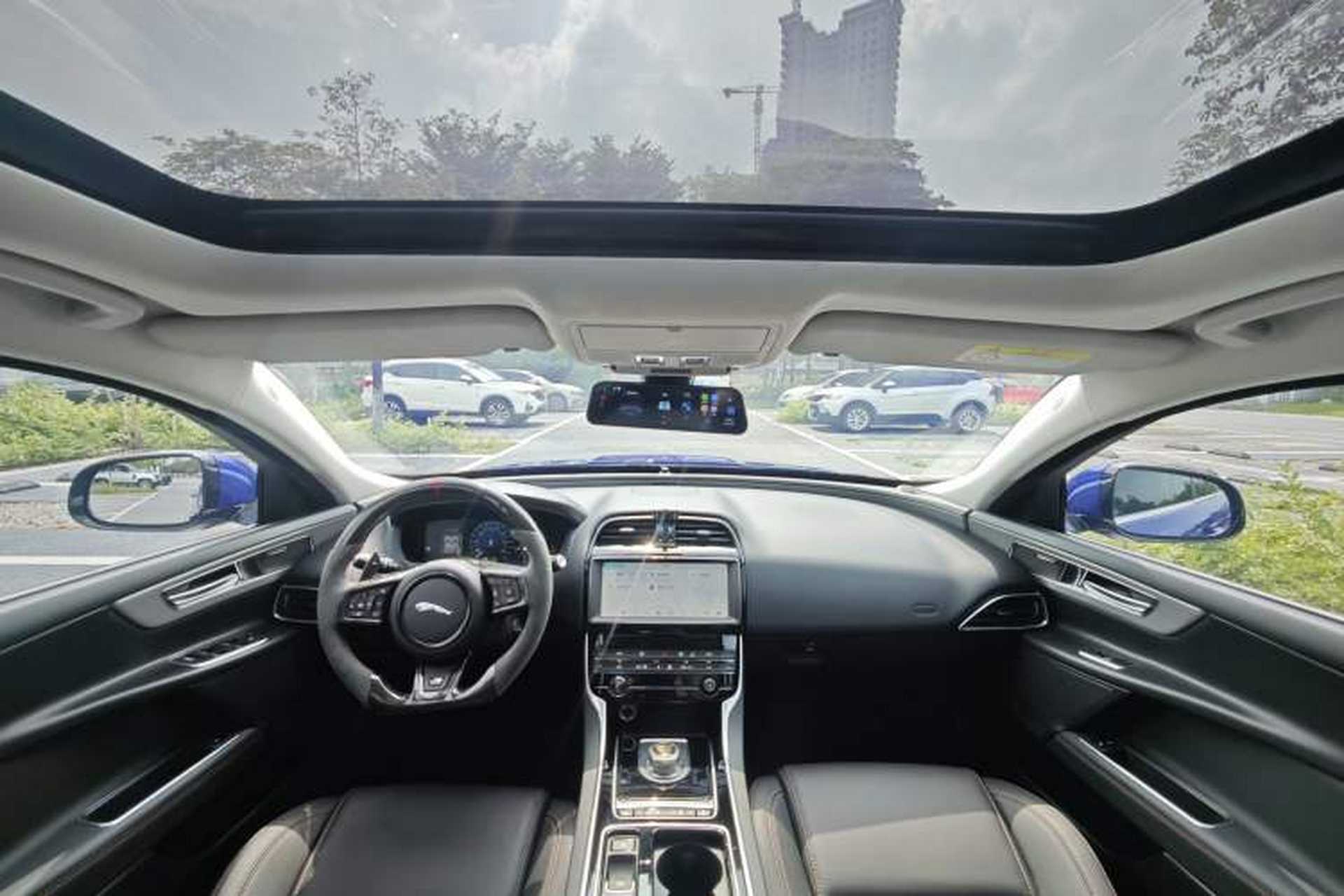 Used Jaguar XEL 2019 2.0T 200 PS Deluxe Edition Interior 3