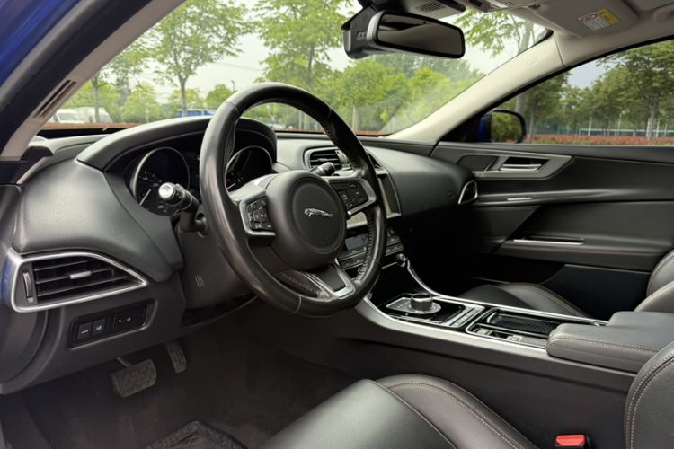 Used Jaguar XEL 2019 2.0T 200 PS Luxury Edition Interior 3