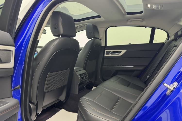 Used Jaguar XEL 2019 2.0T 200 PS Deluxe Edition Interior 3