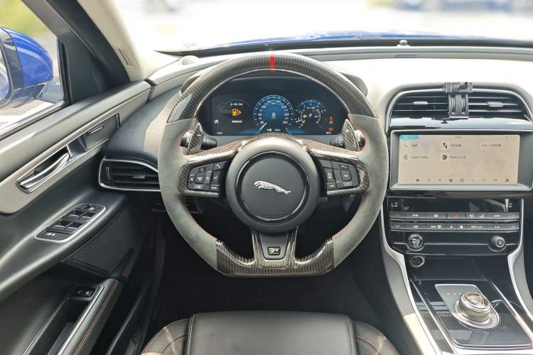 Used Jaguar XEL 2019 2.0T 200 PS Deluxe Edition Interior 4