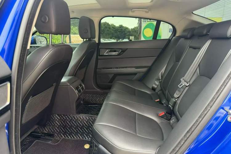 Used Jaguar XEL 2019 2.0T 200 PS Elite Edition Interior 4