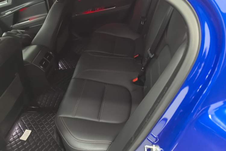 Used Jaguar XEL 2019 2.0T 200 PS Deluxe Edition Interior 4