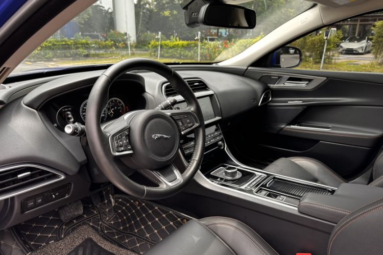 Used Jaguar XEL 2019 2.0T 200 PS Deluxe Edition Interior 5