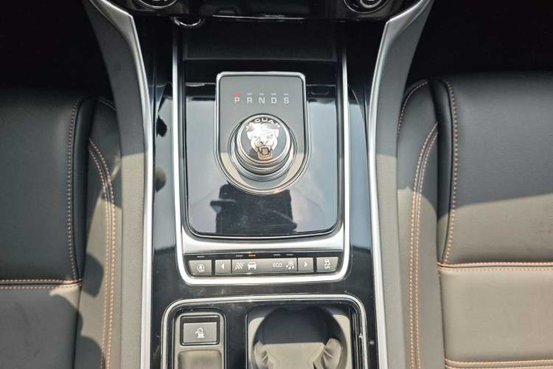 Used Jaguar XEL 2019 2.0T 200 PS Deluxe Edition Interior 5