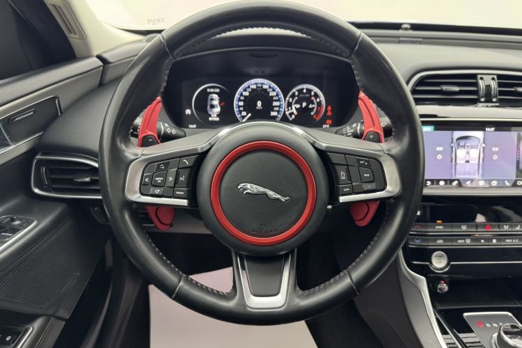 Used Jaguar XEL 2019 2.0T 200 PS Deluxe Edition Interior 7