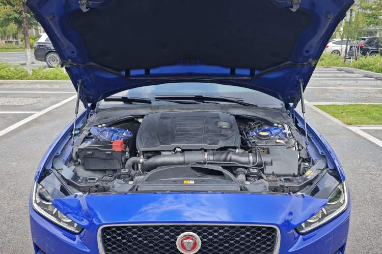 Used Jaguar XEL 2019 2.0T 200 PS Deluxe Edition Interior 9