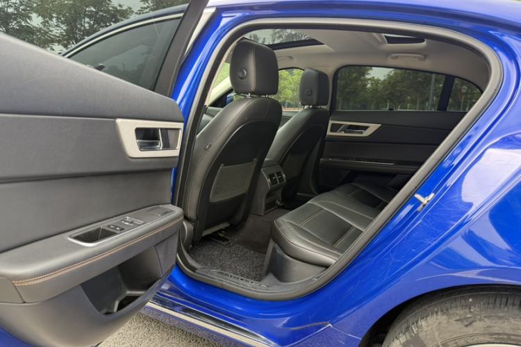 Used Jaguar XEL 2019 2.0T 200 PS Luxury Edition Interior 9