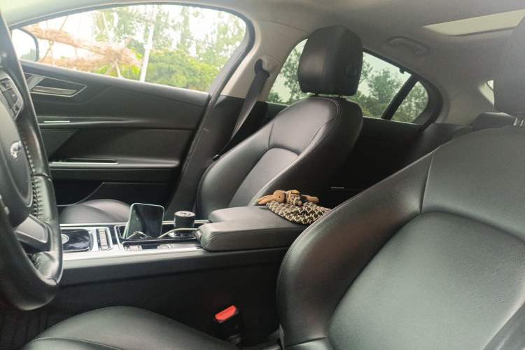 Used Jaguar XEL 2019 2.0T 200 PS Elite Edition Left Front Seat