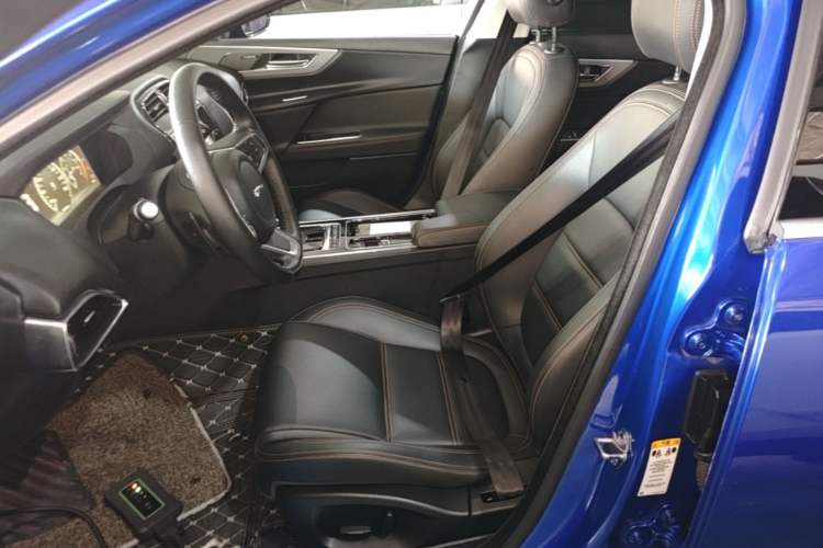 Used Jaguar XEL 2019 2.0T 200 PS Deluxe Edition Left Front Seat