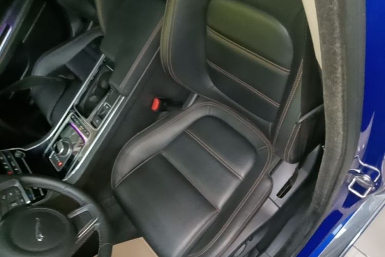 Used Jaguar XEL 2019 2.0T 200 PS Deluxe Edition Left Front Seat