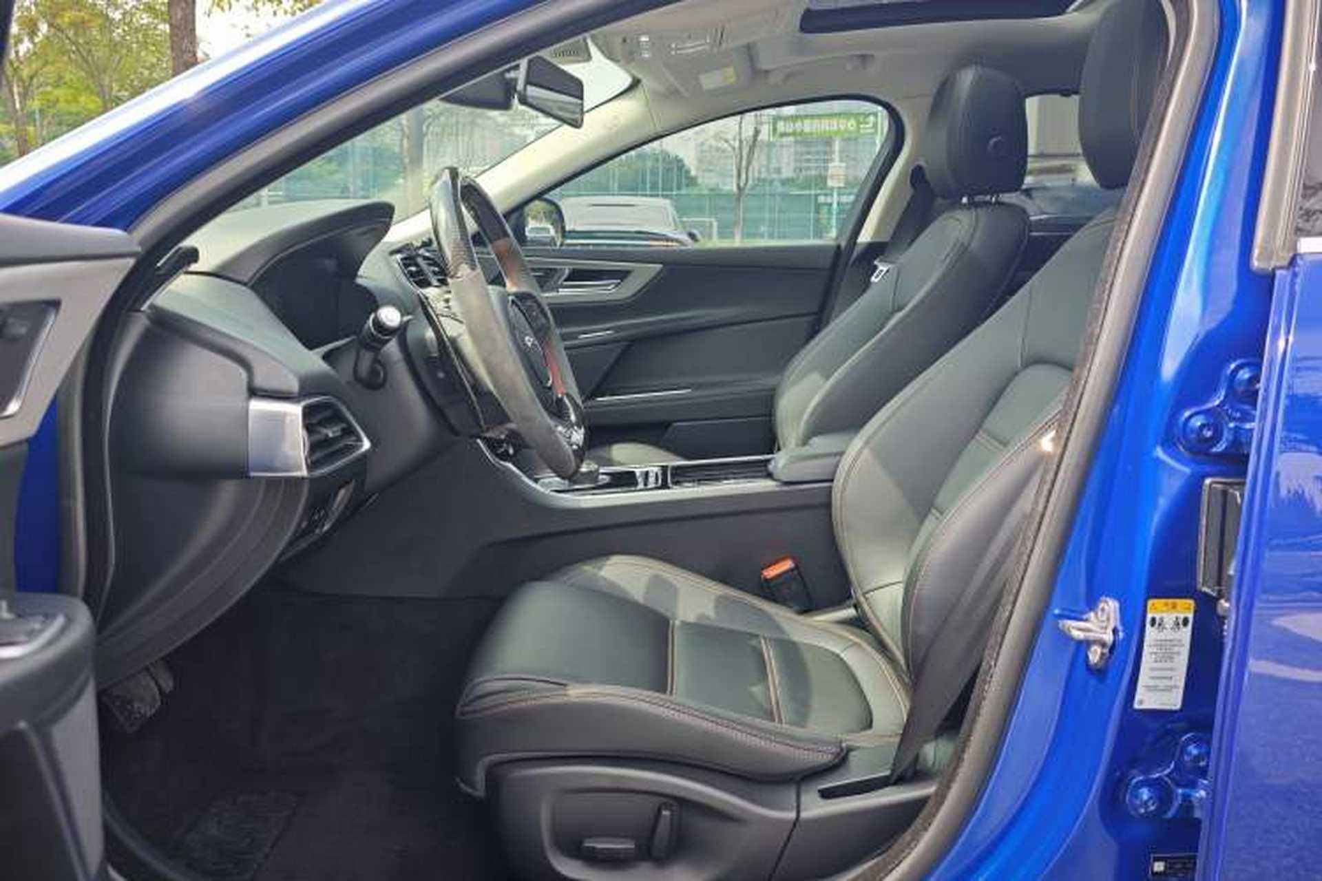 Used Jaguar XEL 2019 2.0T 200 PS Deluxe Edition Left Front Seat