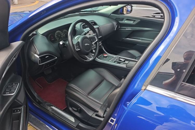Used Jaguar XEL 2019 2.0T 200 PS Deluxe Edition Left Front Seat