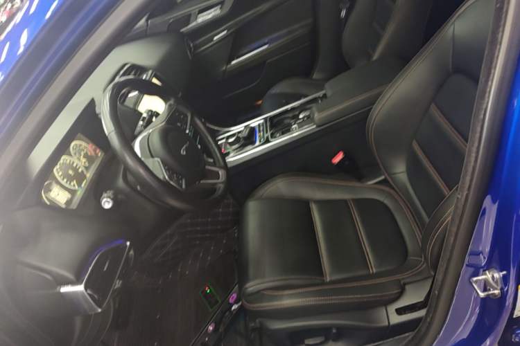 Used Jaguar XEL 2019 2.0T 200 PS Deluxe Edition Left Front Seat