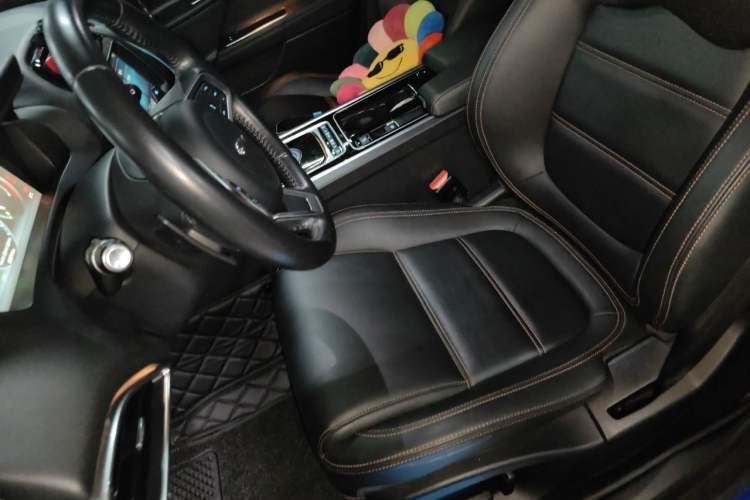 Used Jaguar XEL 2019 2.0T 200 PS Deluxe Edition Left Front Seat