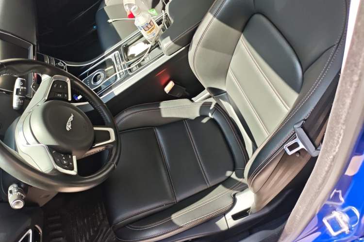 Used Jaguar XEL 2019 2.0T 200 PS Deluxe Edition Left Front Seat