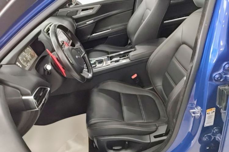 Used Jaguar XEL 2019 2.0T 200 PS Deluxe Edition Left Front Seat