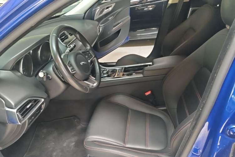 Used Jaguar XEL 2019 2.0T 200 PS Luxury Edition Left Front Seat