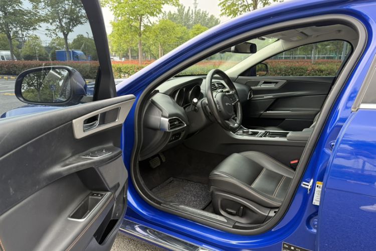 Used Jaguar XEL 2019 2.0T 200 PS Luxury Edition Left Front Seat