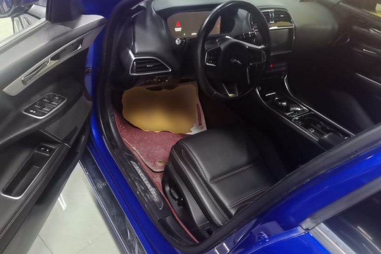 Used Jaguar XEL 2019 2.0T 200 PS Deluxe Edition Left Front Seat