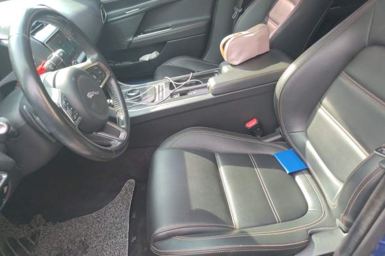 Used Jaguar XEL 2019 2.0T 200 PS Deluxe Edition Left Front Seat