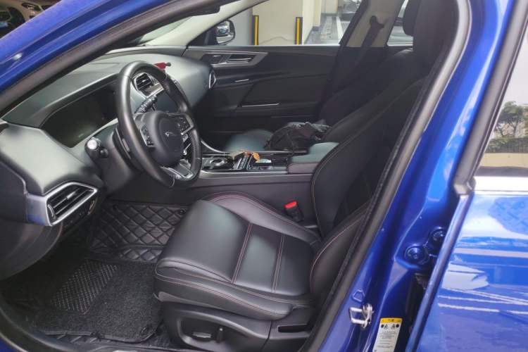 Used Jaguar XEL 2019 2.0T 200 PS Deluxe Edition Left Front Seat