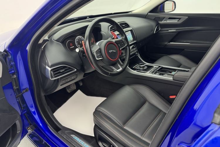 Used Jaguar XEL 2019 2.0T 200 PS Deluxe Edition Left Front Seat