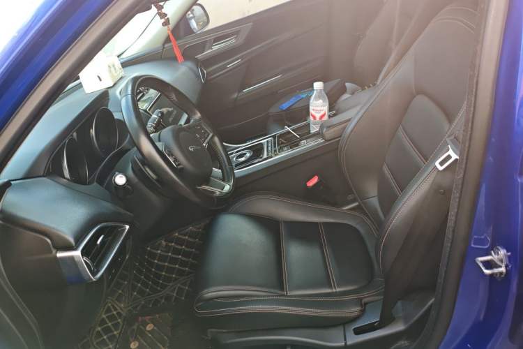 Used Jaguar XEL 2019 2.0T 200 PS Luxury Edition Left Front Seat