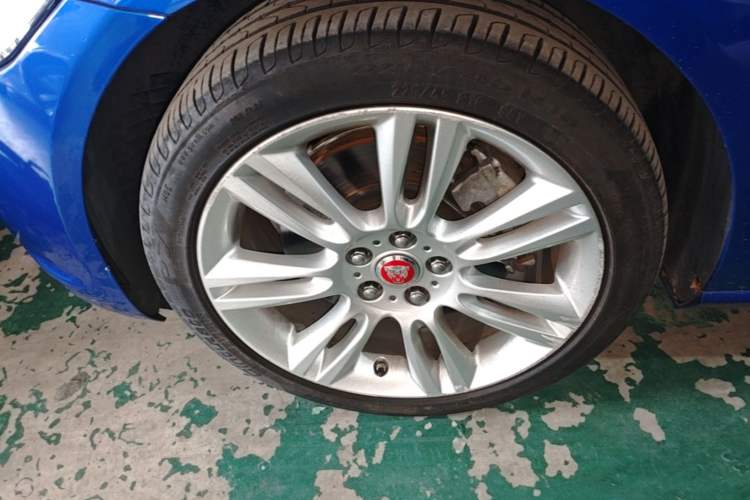 Used Jaguar XEL 2019 2.0T 200 PS Deluxe Edition Left Front Wheel Hub