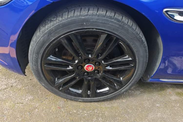 Used Jaguar XEL 2019 2.0T 200 PS Deluxe Edition Left Front Wheel Hub