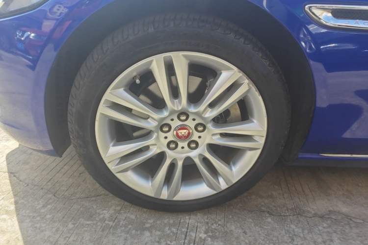 Used Jaguar XEL 2019 2.0T 200 PS Deluxe Edition Left Front Wheel Hub